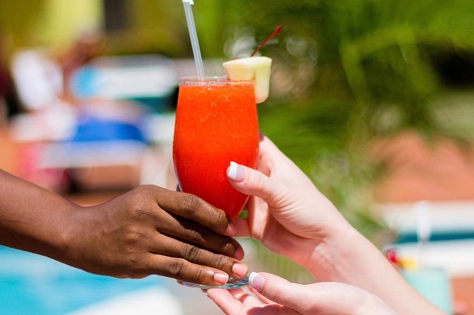 AquaVenture Day Pass at Bay Gardens Beach Resort & Spa - Lunch, drinks, and the practical value of an all-day base