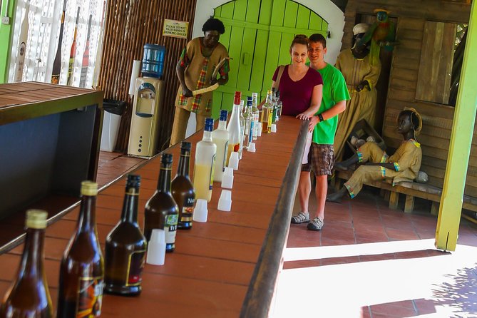 Couples Private St. Lucia Highlights Tour - Castries Market and the cathedral: a quick start in the capital