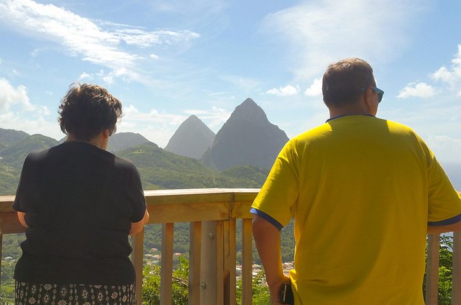 Hewanorra Airport Transfer to Soufriere - Luggage help from curb to hotel