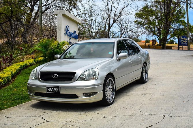 Hewanorra International Airport (UVF) Shuttle One-Way - Finding your driver at Hewanorra Airport