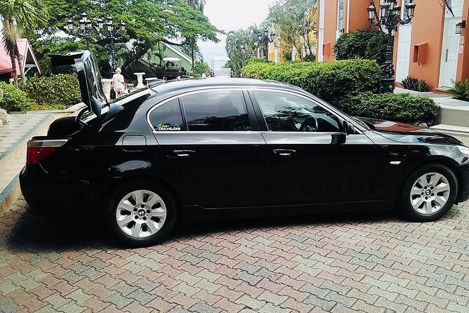 Private Luxury Round-Trip Transfer: Hewanorra International Airport - The hour-long ride can become an island introduction