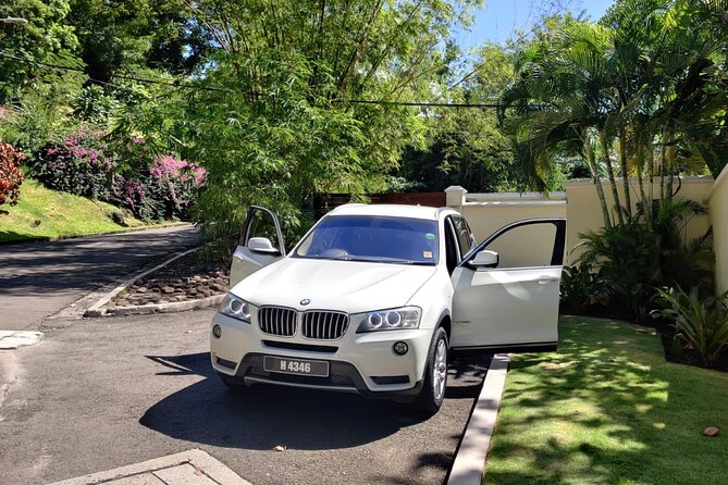 Private Round Trip Airport (UVF) Transfer: Luxury SUV - Meeting your driver at Hewanorra Airport