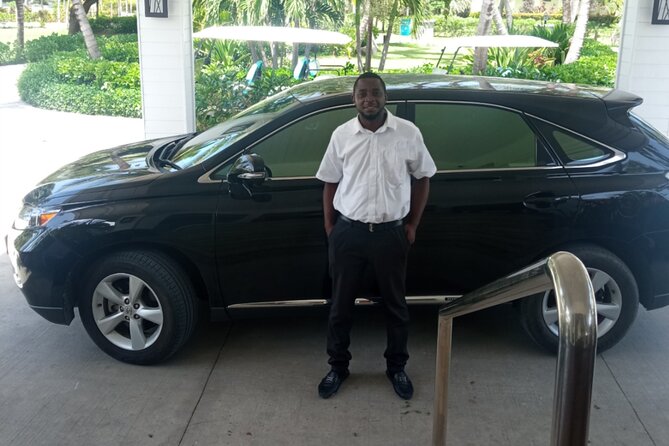 Round Trip St. Lucia Private Airport Transfers - UVF - Your first St. Lucia welcome at the airport