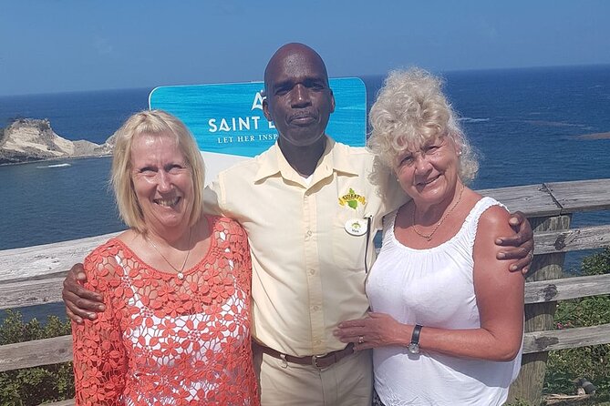 Roundtrip Transfer from UVF Airport to Resorts in Gros Islet (Groups of 4 Plus) - Key details before you book
