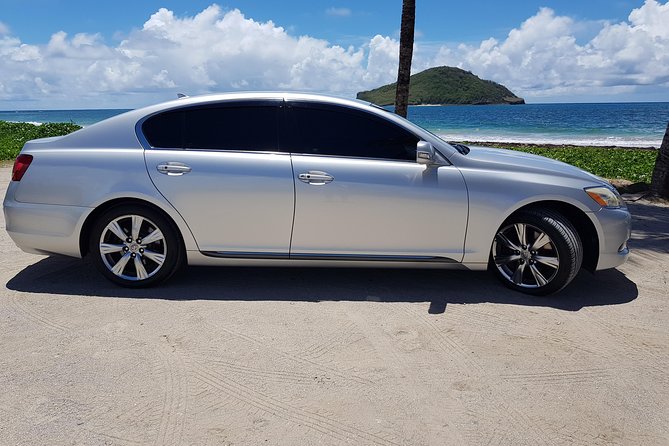 St Lucia Round-Trip Transfer: George F. L. Charles Airport - A simple airport arrival at George F. L. Charles