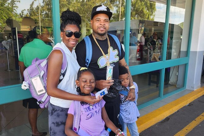St. Lucia UVF Airport Transfers - Roundtrip with Free Souvenirs - What the Private Format Gives You